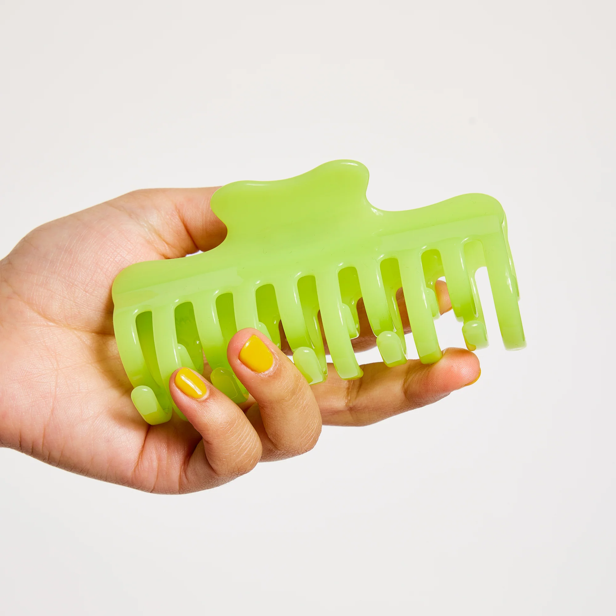 Jojo Claw in Large Honeydew - Image 3