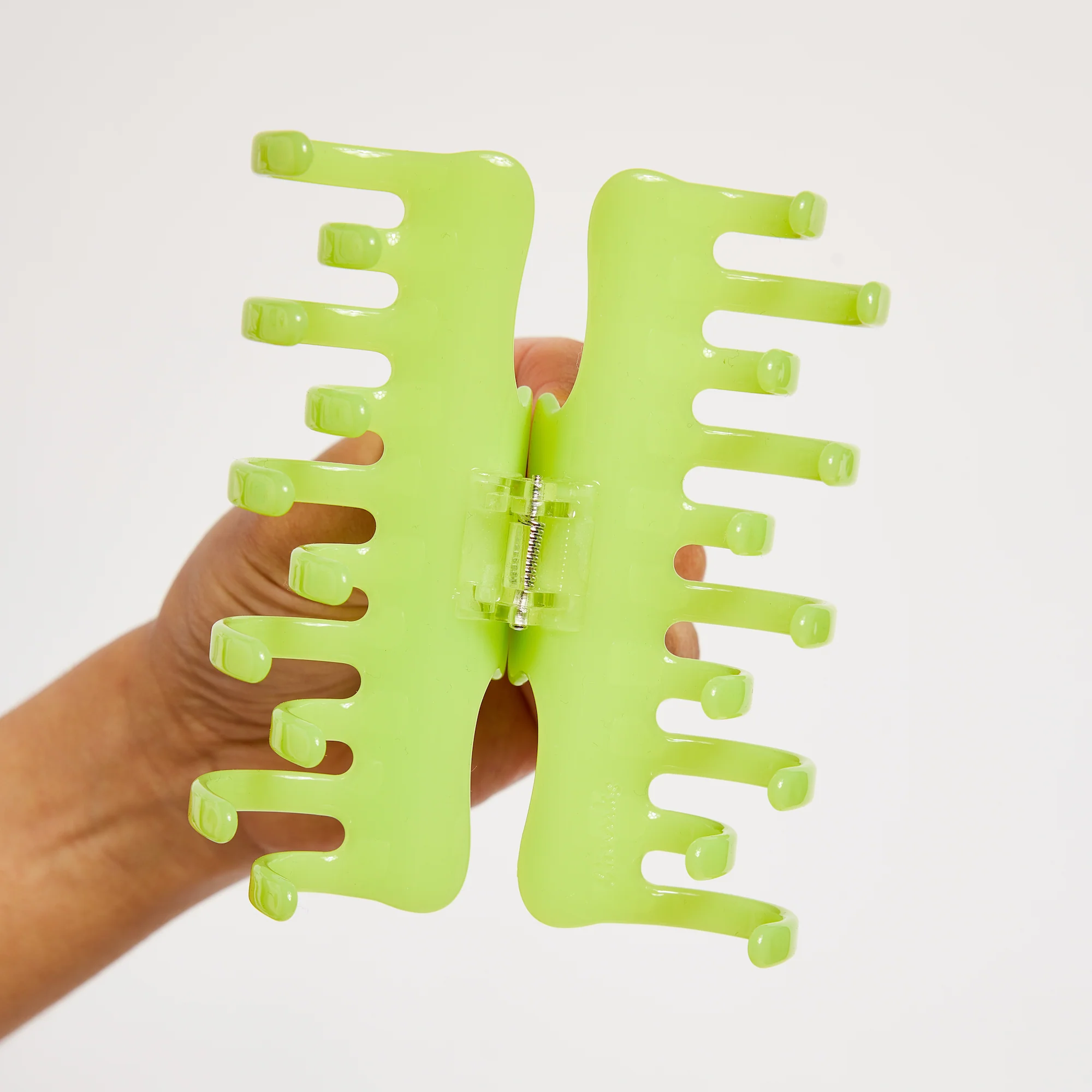 Jojo Claw in Large Honeydew - Image 4